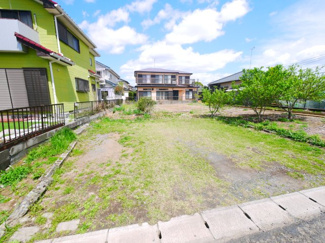 【駐車場】 | 大網白里市細草　中古住宅 | 敷地約209坪 ５LDK シッター車庫2台+庭2台合計4台駐車可能 家庭菜園・バーベキューが可能です