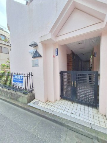 ピアー中野のエントランス
