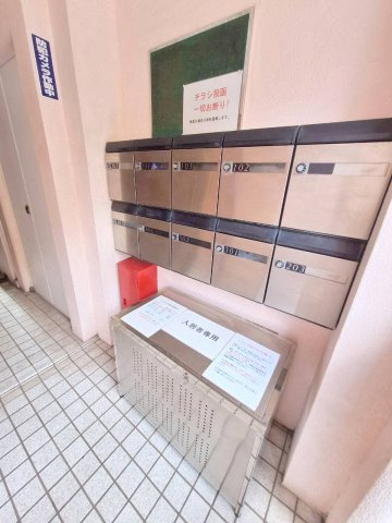 ピアー中野のその他共用部分|★ポストと入居者専用ゴミストッカー★