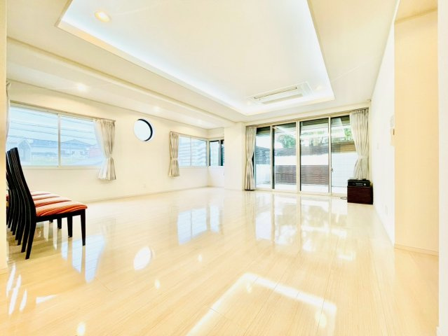 名東区植園町一丁目戸建の居間・リビング|2階LDK①