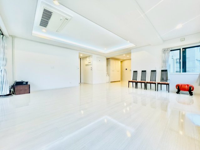 名東区植園町一丁目戸建の居間・リビング|2階LDK②