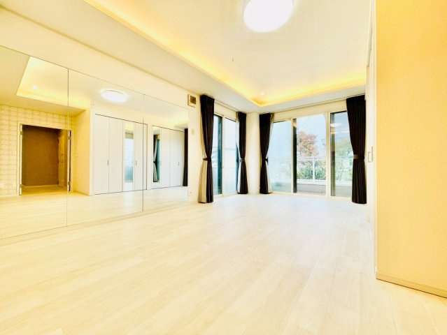 名東区植園町一丁目戸建の居間・リビング|3階LDK①