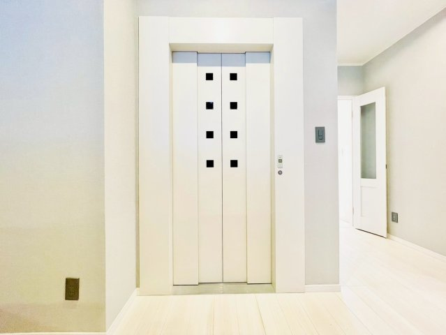 名東区植園町一丁目戸建の設備|エレベーター