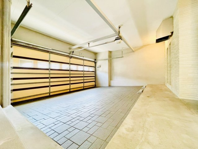 名東区植園町一丁目戸建の駐車場|ガレージ④