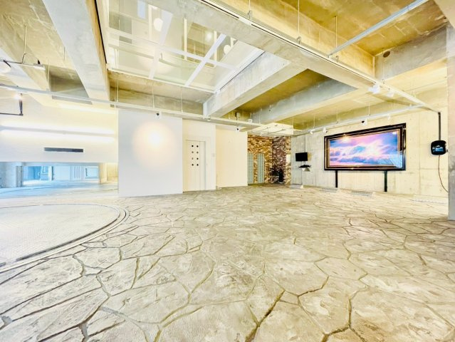 名東区植園町一丁目戸建の駐車場|ガレージ②