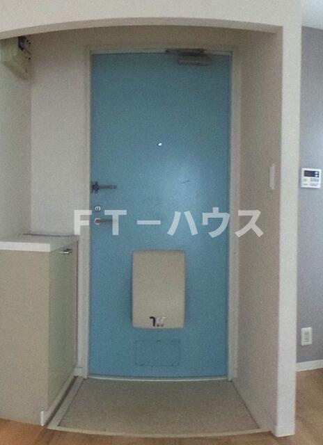 クレスト津田沼B棟の玄関