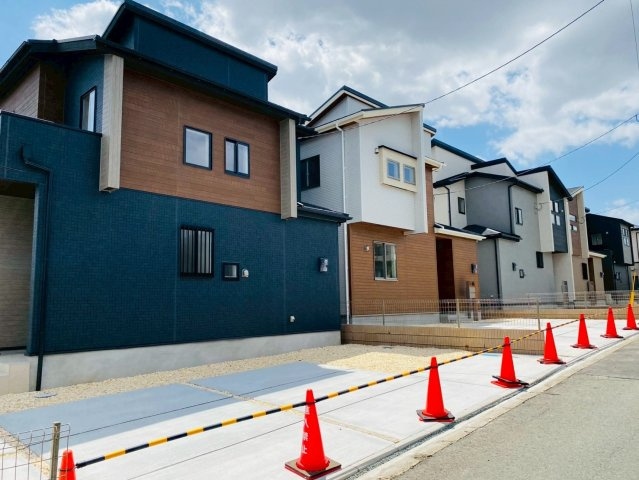 ブルーミングガーデン大津町引水全5棟/5号棟の前面道路含む現地写真