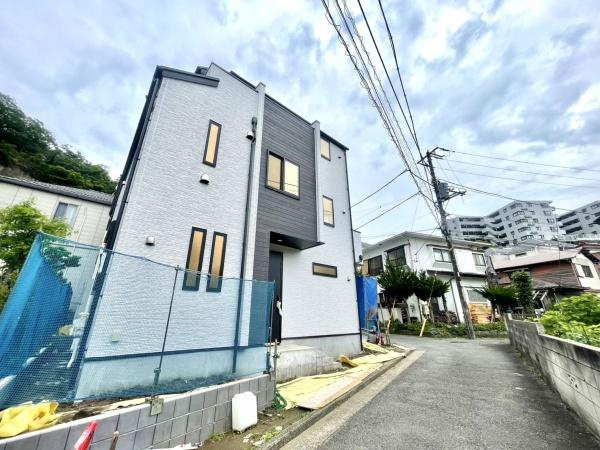 横浜市金沢区六浦東１丁目の新築一戸建の前面道路含む現地写真|周辺環境も合わせてご案内させて頂きます！
お気軽にお問い合わせ下さい！