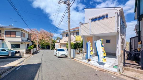 横浜市鶴見区東寺尾５丁目の新築一戸建の外観|堂々と完成しました！いつでもご案内可能です！
お車でご自宅まで送迎承ります。
