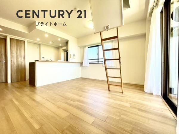 フェイムビューテラス港南中央の居間・リビング|対面式のキッチンはお料理中でも家族とのお話も弾みます。
お天気の良い日は電気をつけなくても明るいリビング！
