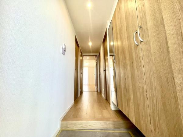 フェイムビューテラス港南中央の玄関|広々とした玄関スペース！
収納豊富でスッキリと広く使うことができます。