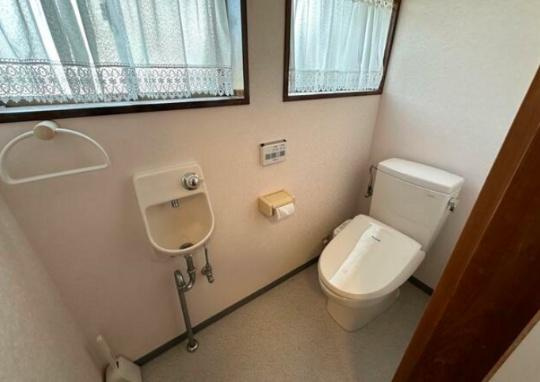 出雲市高岡町　中古戸建のトイレ