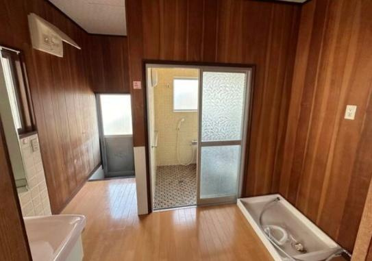 出雲市高岡町　中古戸建の居間・リビング