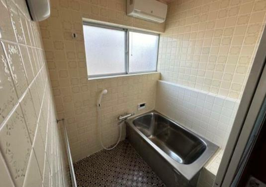 出雲市高岡町　中古戸建の浴室