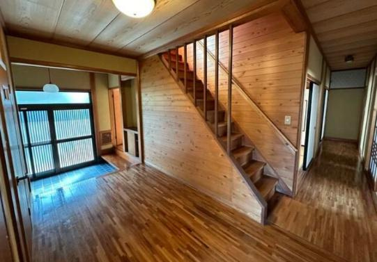 出雲市高岡町　中古戸建の玄関