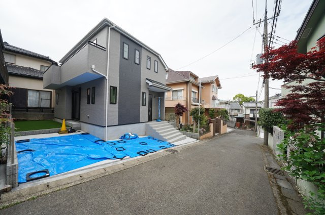 【横浜市旭区笹野台4丁目62-30新築戸建て】★仲介手数料無料★（笹野台小学校・希望ケ丘中学校）の前面道路含む現地写真