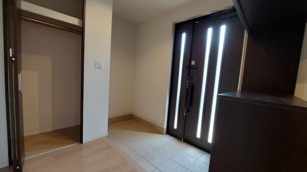 和歌山市栄谷　中古戸建の居間・リビング