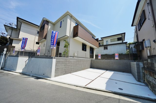 【横浜市保土ケ谷区境木本町32-16新築戸建て】★仲介手数料無料★（境木小学校・境木中学校）の外観