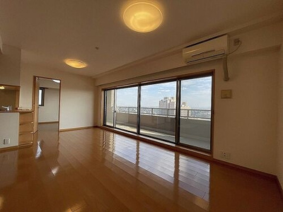 【居間・リビング】 | ポレスターステーションシティ本庄 | LDK約18.1畳別角度　※前回募集時2023年4月撮影