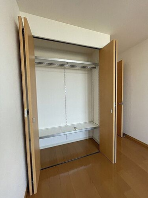 【収納】 | ポレスターステーションシティ本庄 | クロゼット(洋室約6.1畳)　※前回募集時2023.4撮影