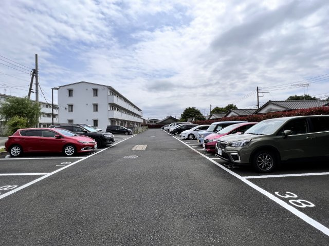 リビングタウン稲毛の杜C棟の駐車場