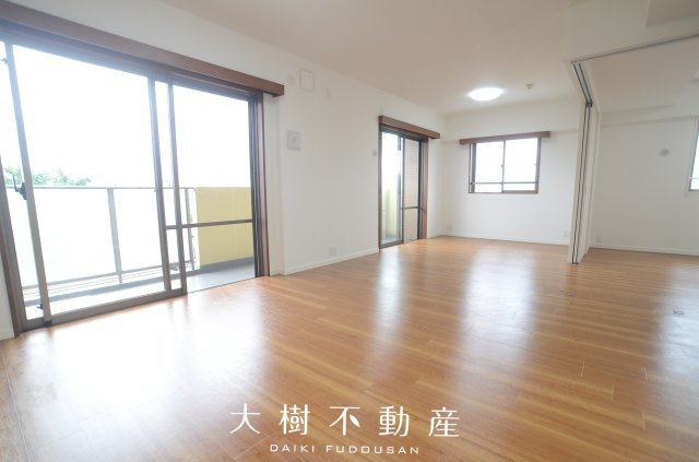 【居間・リビング】 | ルピナスかしわ台　6階　３LDK　リフォーム済み　【仲介手数料無料】 | リフォーム完了しました！内見可能です♪