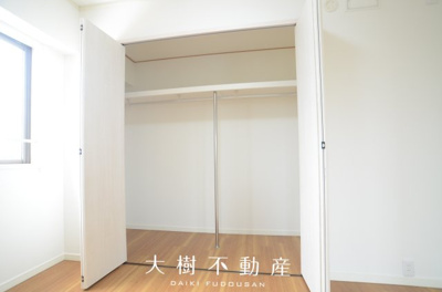 【洋室】 | ルピナスかしわ台　6階　３LDK　リフォーム済み　【仲介手数料無料】 | 2階　洋室1（6.0帖）クローゼット