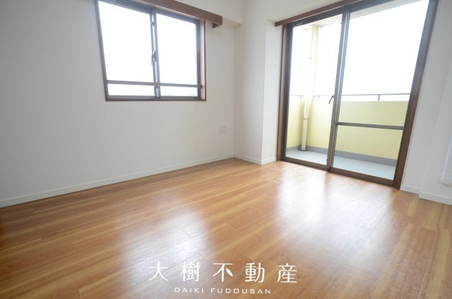 【洋室】 | ルピナスかしわ台　6階　３LDK　リフォーム済み　【仲介手数料無料】 | 2階　洋室2（6.4帖）