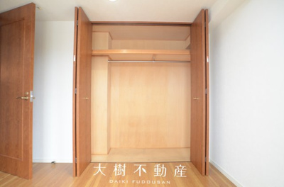 【洋室】 | ルピナスかしわ台　6階　３LDK　リフォーム済み　【仲介手数料無料】 | 2階　洋室2（6.4帖）クローゼット