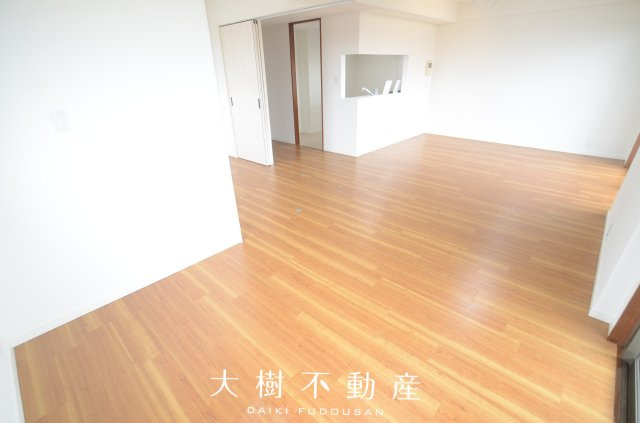 【居間・リビング】 | ルピナスかしわ台　6階　３LDK　リフォーム済み　【仲介手数料無料】 | 海老名市を中心に地域密着で営業♪不動産のことなら「大樹不動産」へ