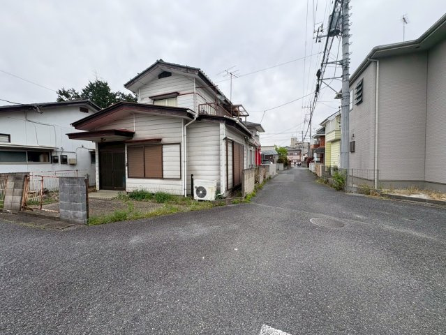 坂戸市泉町2丁目　建築条件なし売地　「坂戸駅」徒歩15分　敷地35坪　【桜小学区】の前面道路含む現地写真