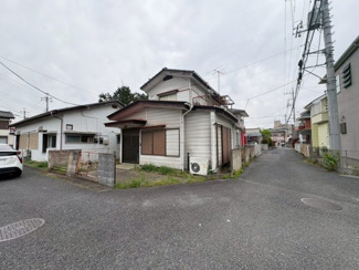 【前面道路含む現地写真】 | 坂戸市泉町2丁目　建築条件なし売地　「坂戸駅」徒歩15分　敷地35坪　【桜小学区】