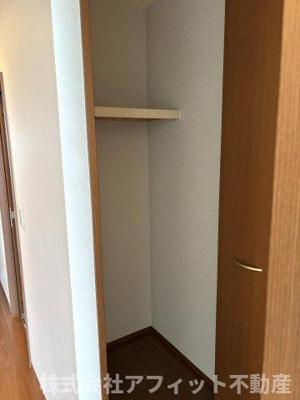 【その他】 | カーサ・ソレアード | 廊下収納