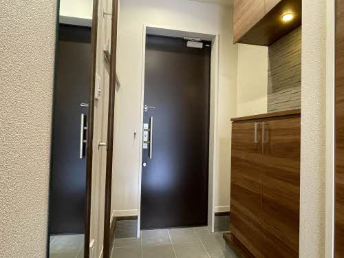 熊本市中央区薬園町の賃貸マンションの玄関