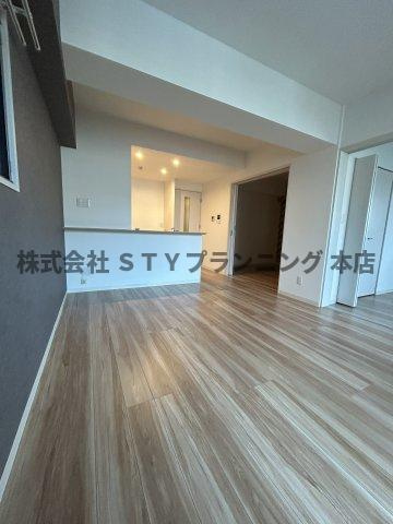 仲介手数料０円！ポルタニグラ千代田の居間・リビング