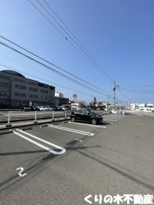 【駐車場】 | ボナ フォルトゥーナ | 駐車場に車を止められます