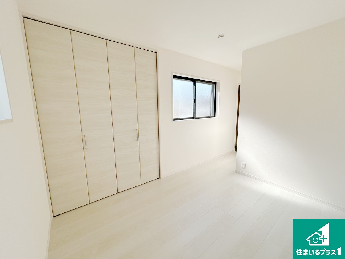 堺市北区長曽根町　第3期　新築一戸建ての洋室|シンプルな洋室は、自分好みのインテリアが楽しめます♪ご家族とインテリアや家具を選びに行くのは新築購入時の醍醐味の一つです。ぜひお楽しみください♪