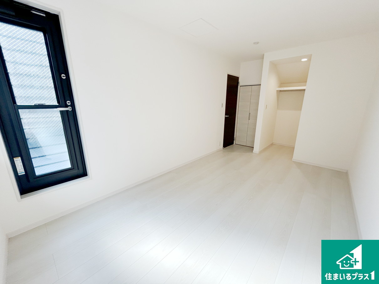 堺市北区長曽根町　第3期　新築一戸建ての洋室|シンプルな洋室は、自分好みのインテリアが楽しめます♪ご家族とインテリアや家具を選びに行くのは新築購入時の醍醐味の一つです。ぜひお楽しみください♪