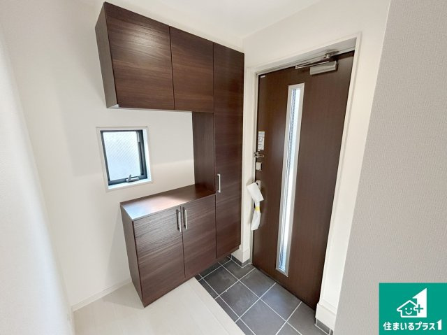 堺市北区長曽根町　第3期　新築一戸建ての玄関|シューズボックスにはたくさんの靴が収納できるので玄関周りはいつもスッキリ！ご家族が増えても安心！