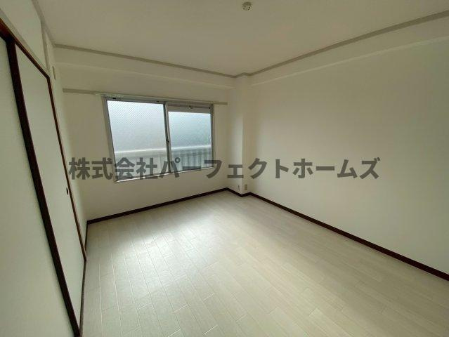 ハイクレスト宮之阪の洋室|落ち着いた色調の洋室です