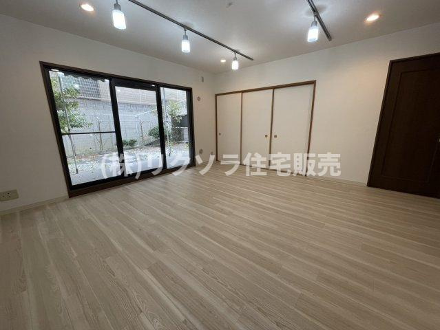 ダイアパレス枚方山田池公園の居間・リビング|LDK15.5帖
■物件内覧・資金計画相談・住宅ローン相談、リフォーム相談、お問合せ受付中■
※当日・翌日のご内覧、ご相談はお電話でのお問合せがスムーズです！