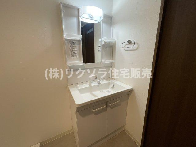 ダイアパレス枚方山田池公園の独立洗面台|■物件内覧・資金計画相談・住宅ローン相談、リフォーム相談、お問合せ受付中■
※当日・翌日のご内覧、ご相談はお電話でのお問合せがスムーズです！