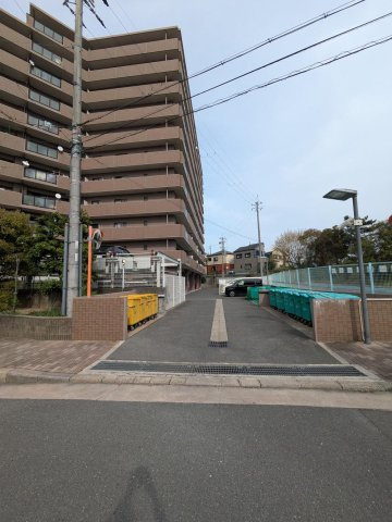 ダイアパレス枚方山田池公園のその他共用部分|ゴミ捨て場
■物件内覧・資金計画相談・住宅ローン相談、リフォーム相談、お問合せ受付中■
※当日・翌日のご内覧、ご相談はお電話でのお問合せがスムーズです！