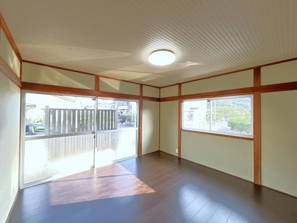 【洋室】 | 1階の８帖洋室です。
和室を洋室にリフォームしました♪