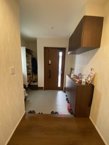 都城市鷹尾１丁目の中古一戸建の玄関