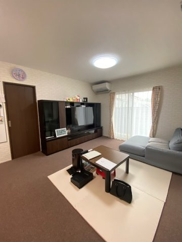 都城市鷹尾１丁目の中古一戸建の居間・リビング