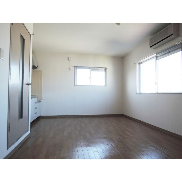 スカイハイツT-1の居間・リビング