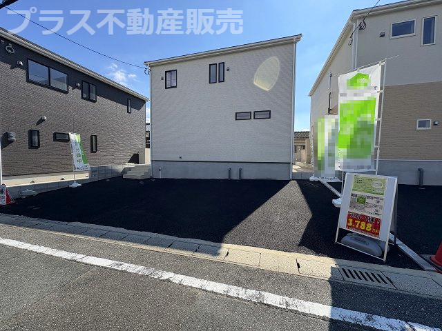 【外観】 | 春日市白水池2丁目第4　2号棟（全3棟）【仲介手数料無料・0円】 | 現地写真。プラス不動産販売なら、現場の全ての棟をまとめてご見学頂けます。