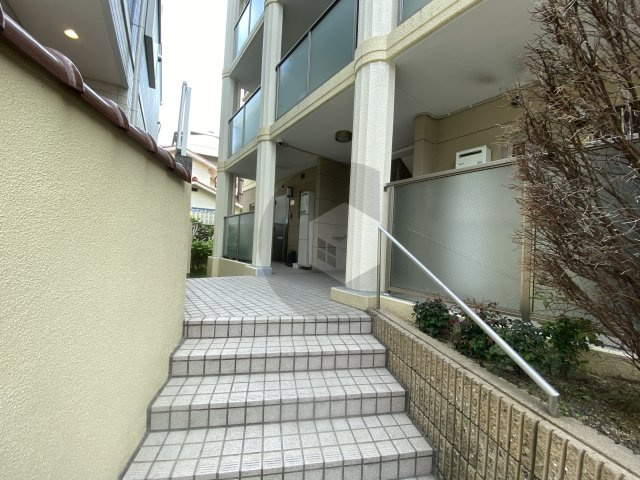 マリオン稲田のエントランス
