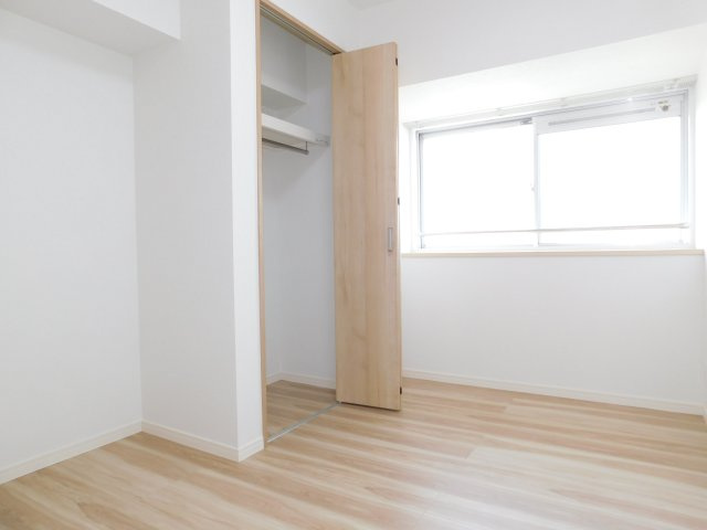 名古屋市西区上名古屋３丁目の中古マンションの洋室|◇洋室◇　　明るい洋室５．０帖　全居室収納完備♪　（２０２５年４月リノベーション済）